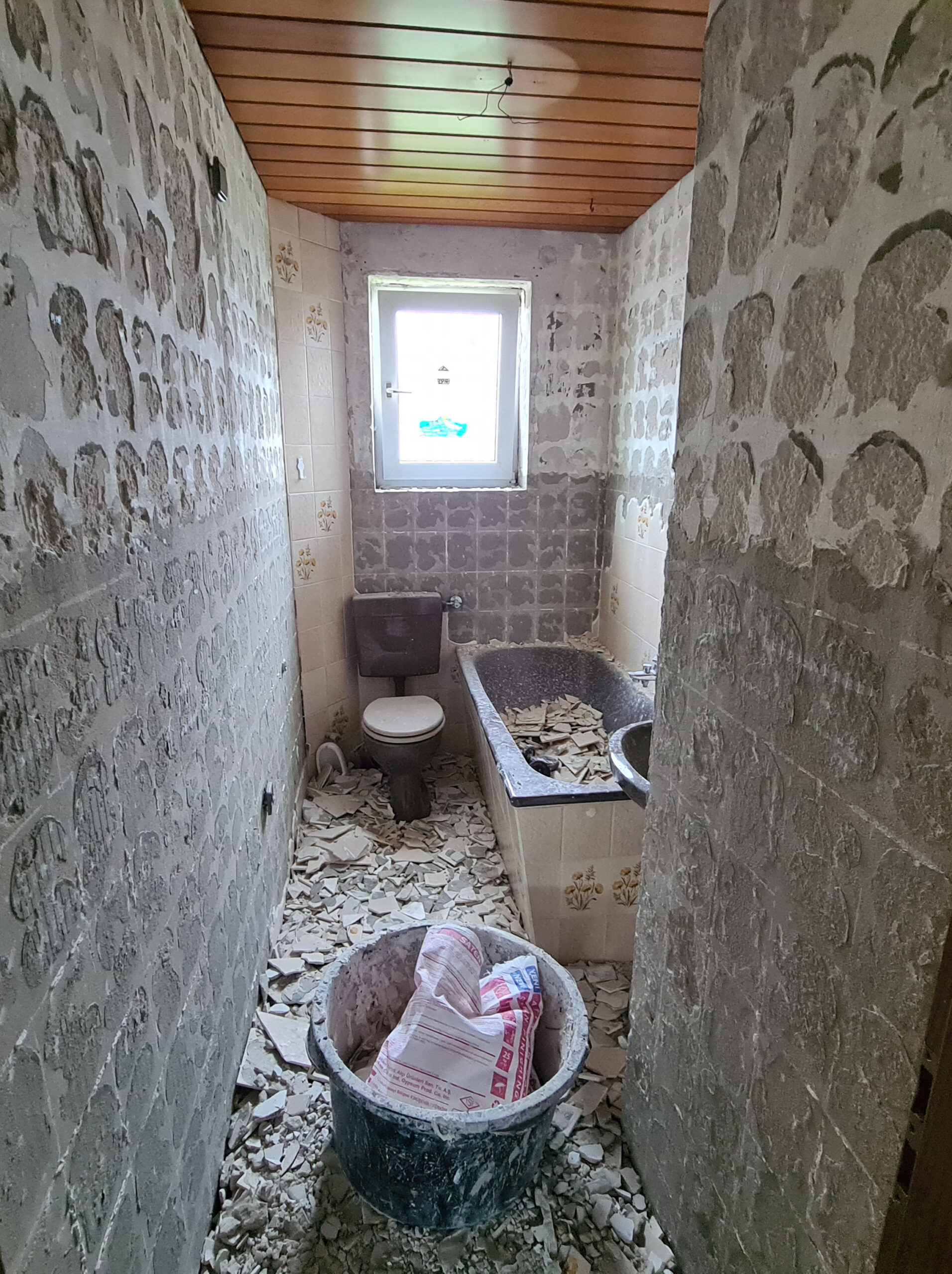Badezimmer-Renovierung durch Entrümpelung Nord - vorher